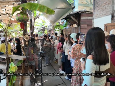 บ้านข้างวัด เชียงใหม่ ล่าสุด 2569 ชี้เป้าที่จอดรถฟรีในร่ม เวลาเปิด-ปิด และร้านข้าวซอยคิวยาว