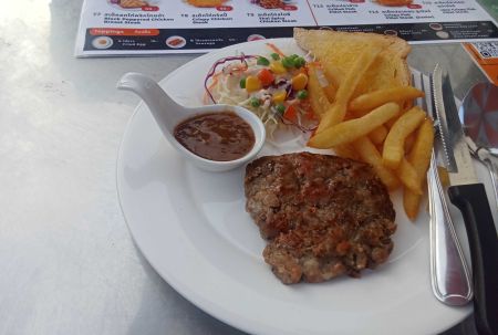 ร้านสเต็กลุงใหญ่ 69 บาท สาขาบางเขน ใกล้ BTS วัดพระศรีบางเขน ต้อนรับน้องวินดี้กันค่ะ