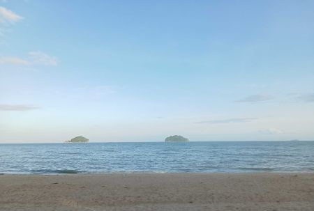 หาดคลองวาฬ ปี 2568 ที่เที่ยวทะเลบรรยากาศสงบร่มรื่น RoadTrip ภาคใต้
