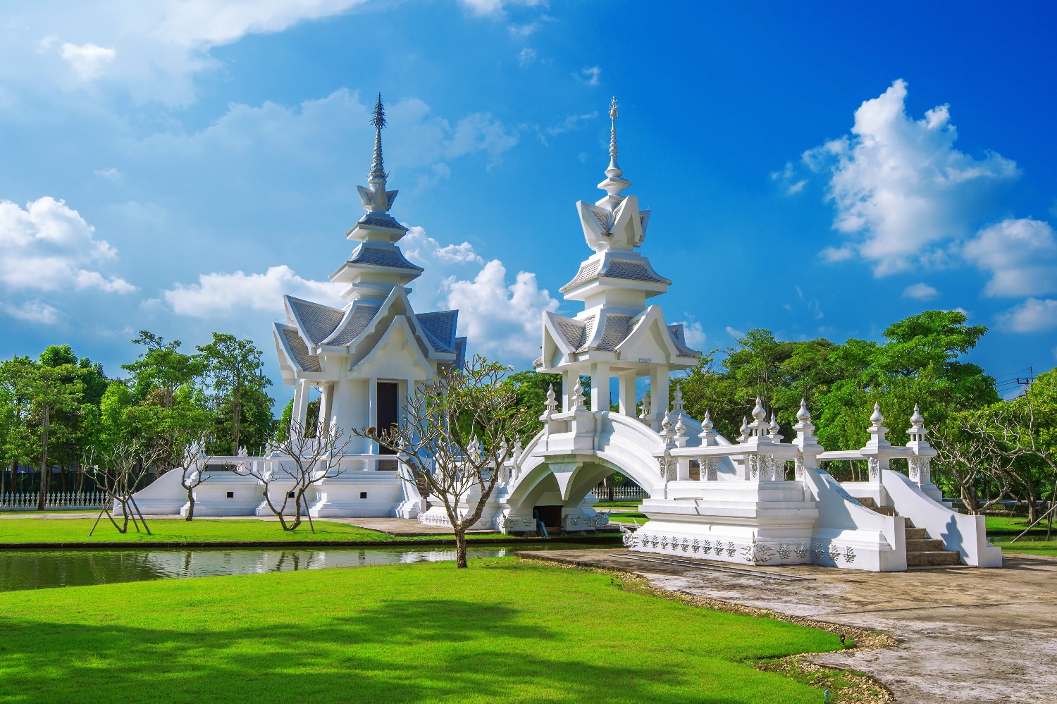 wat-rong-khun-temple-white-temple-chiang-rai-thailand.jpg