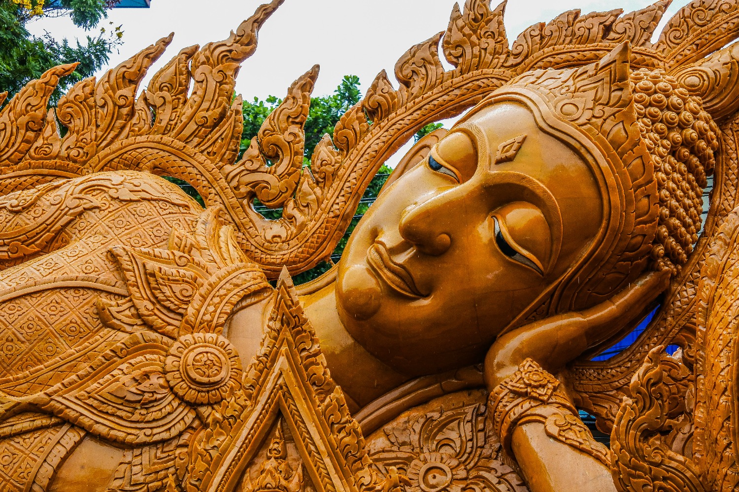 ubon-ratchathani-candle-festival-thailand.jpg