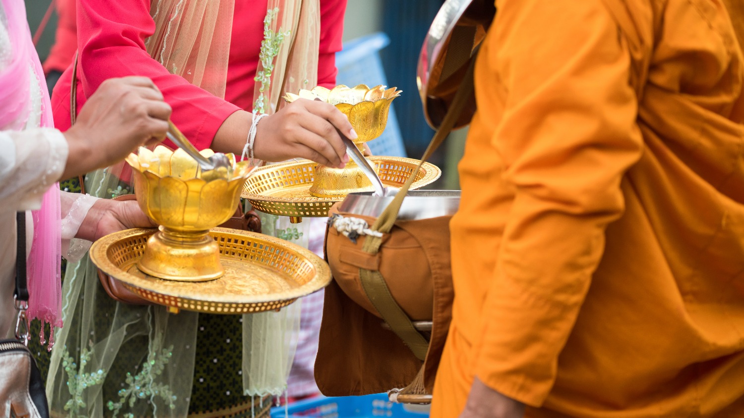 mon-village-women-visitors-traditional-outfit-offer-food-begging-bowl-buddhist-m.jpg