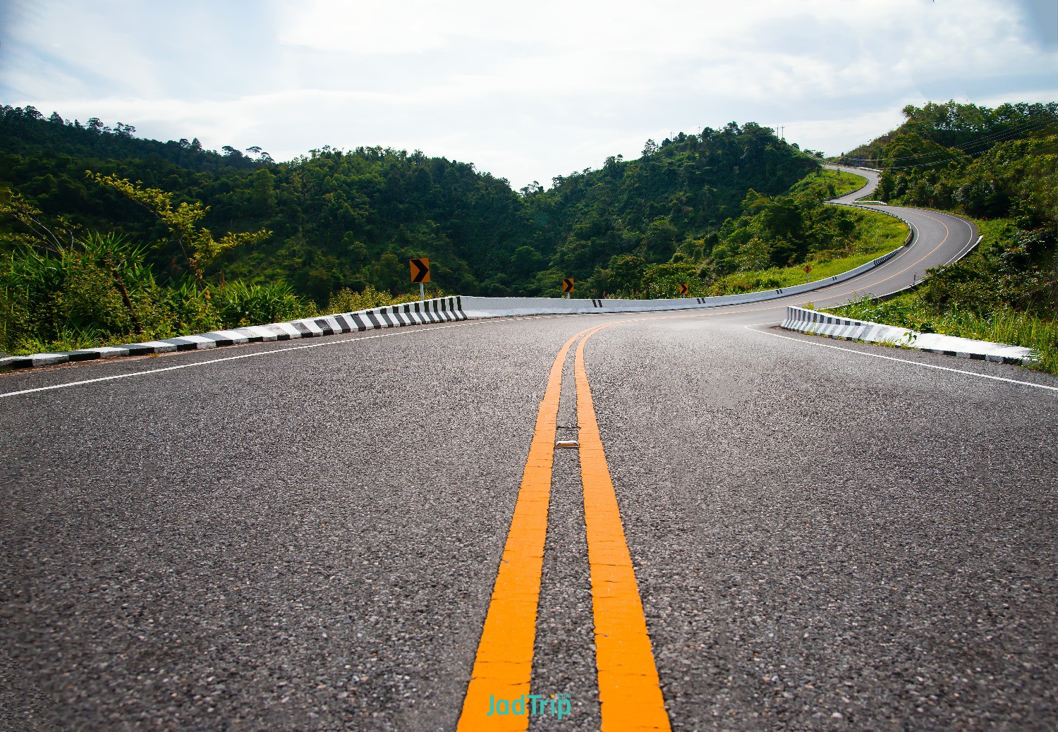 beautiful-road-mountain-with-side-nan-province-thailand.jpg