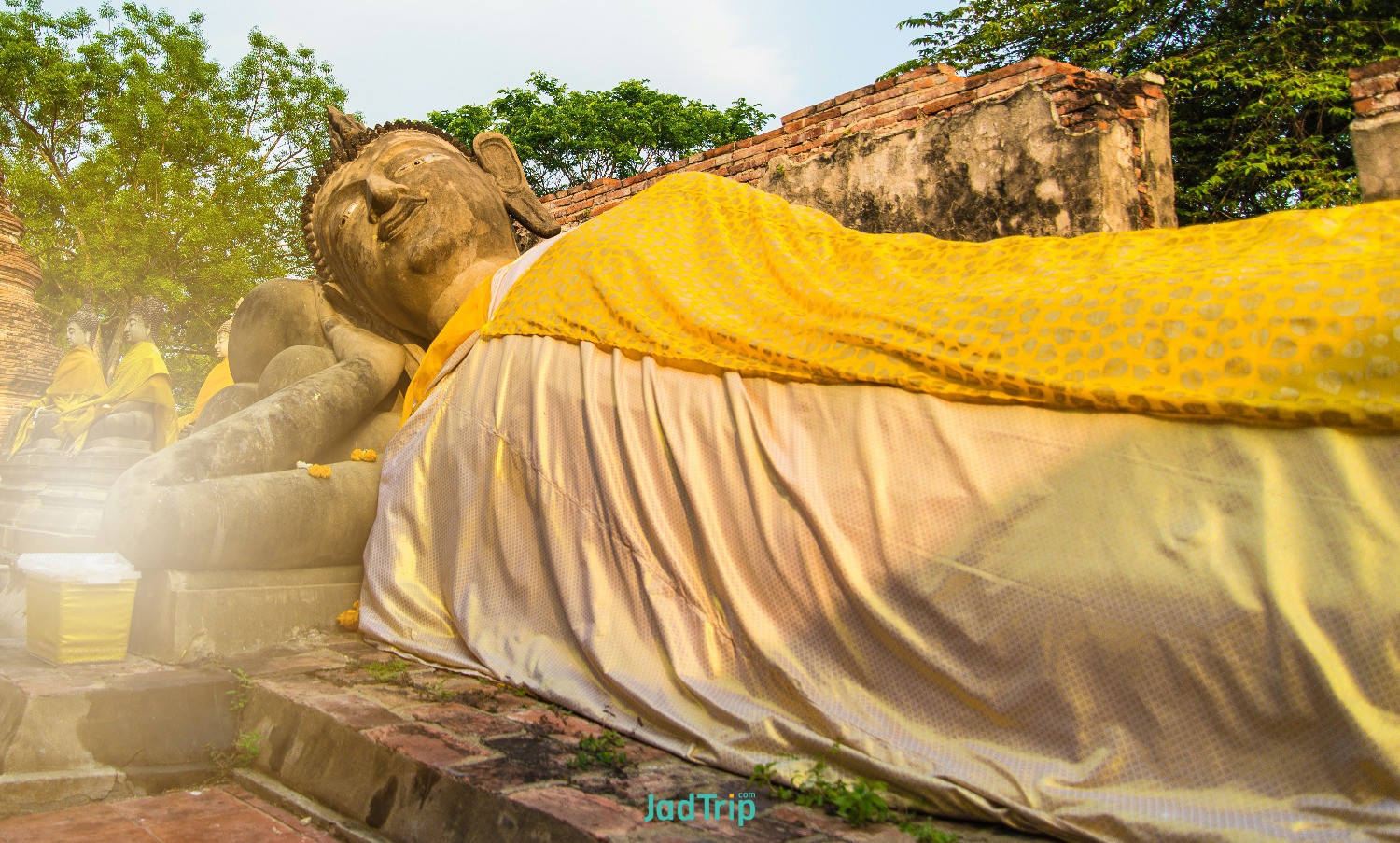 young-novice-monk-walking-meditation-wat-phutthaisawan-temple-ayutthaya-thailand.jpg