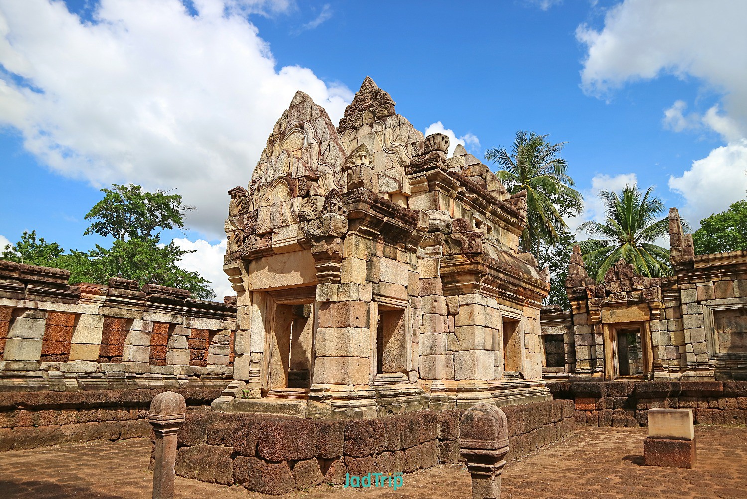 impressive-ancient-khmer-temple-ruins-prasat-sdok-kok-thom-sa-kaeo-province-thailand.jpg