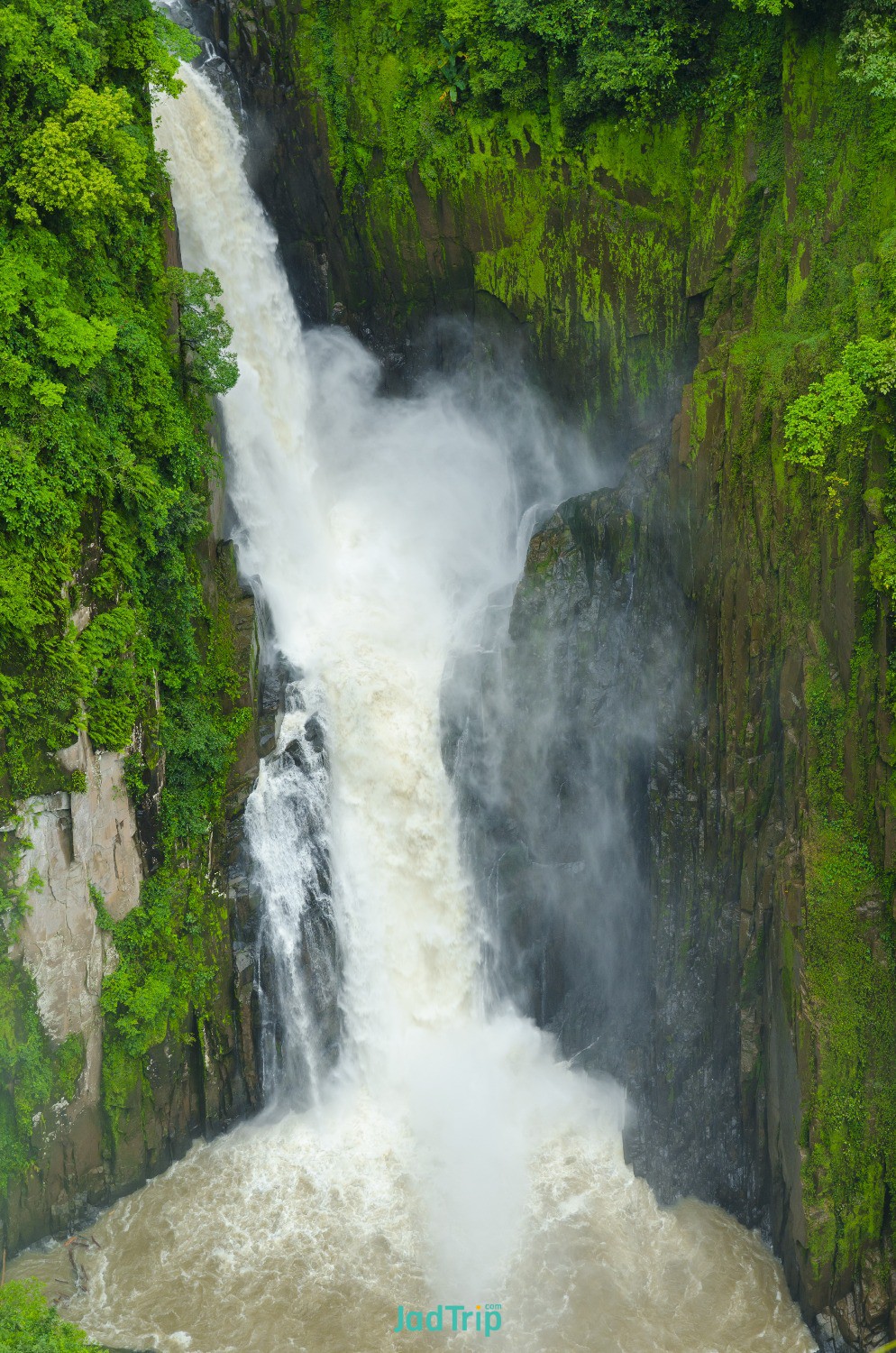 haew-narok-waterfall-khao-yai-national-park-thailand.jpg