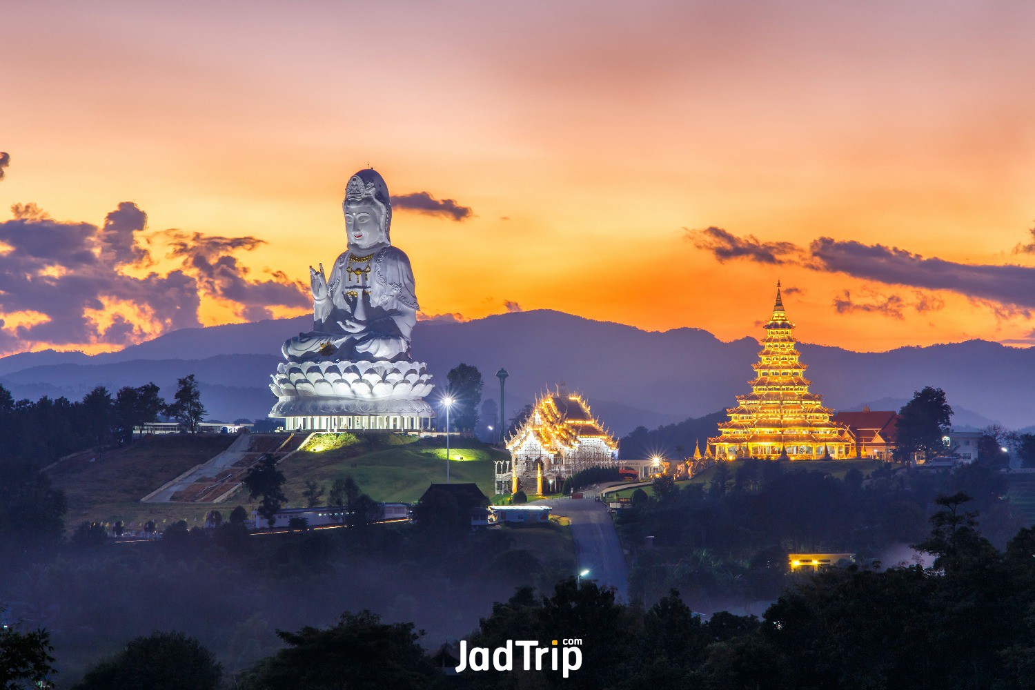 white-dragon-statue-way-up-large-statue-guan-yin-wat-huay-pla-kang-chiang-rai.jpg