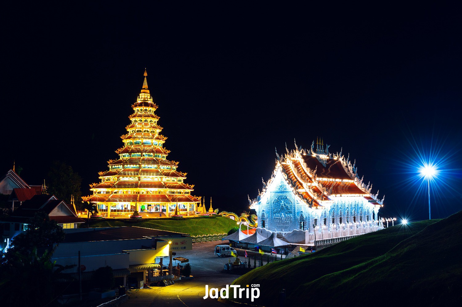 white-dragon-statue-way-up-large-statue-guan-yin-wat-huay-pla-kang-chiang-rai.jpg