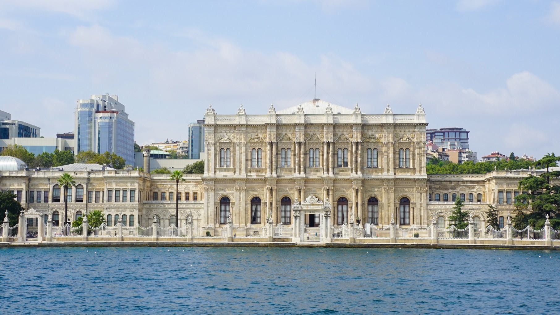 พระราชวังโดลมาบาห์เช (DOLMABAHCE PALACE)_jadtrip.jpg