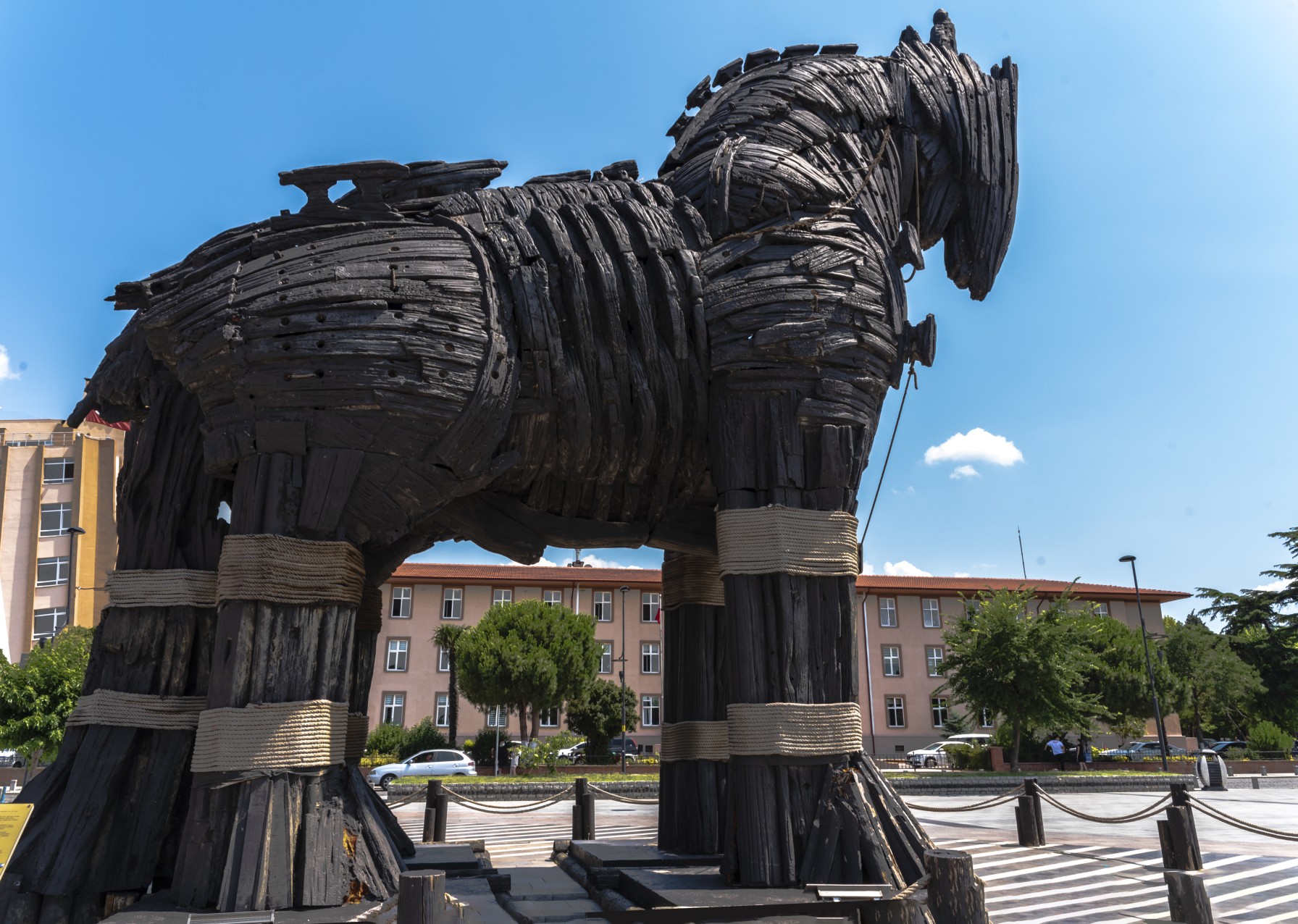 ม้าไม้จำลองเมืองทรอยริมทะเล (TROJAN STATUEHOLLYWOODHORSE)jadtrip02.jpg