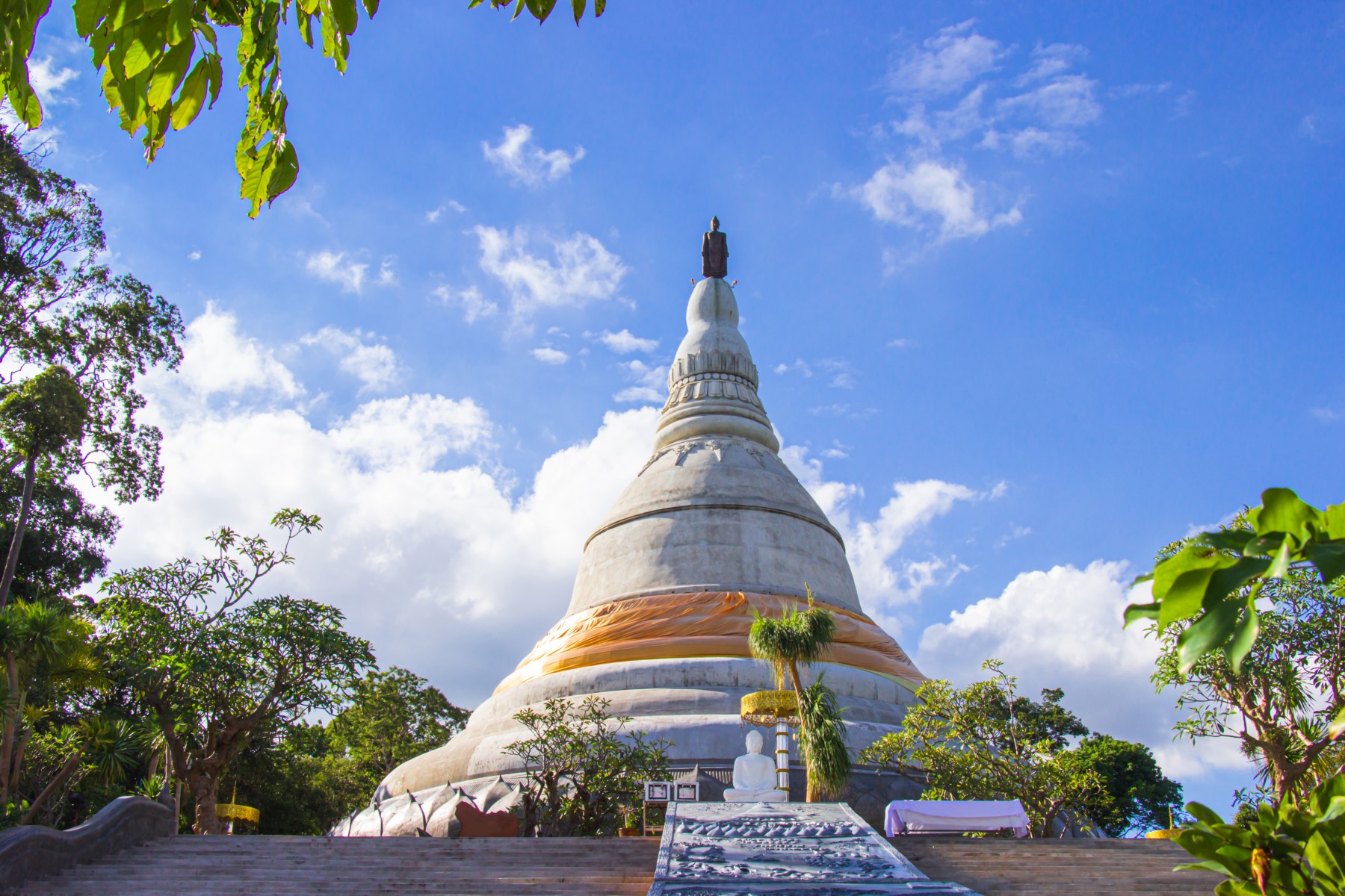 วัดพระธาตุพูสี_jadtrip.jpg