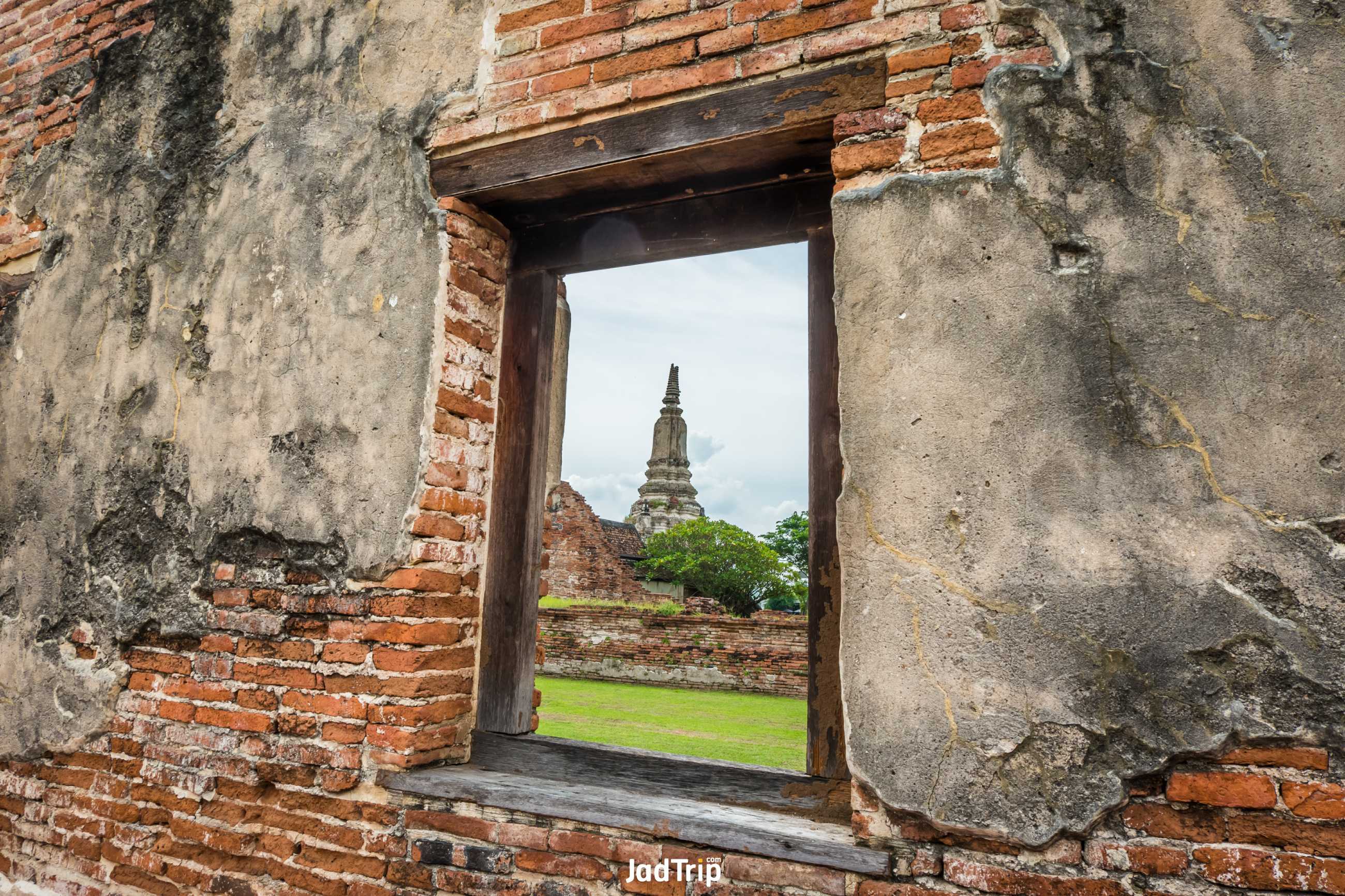 pagoda-wat-phutthaisawan-temple-view-from-old-windows-ayutthaya-historical-park.jpg