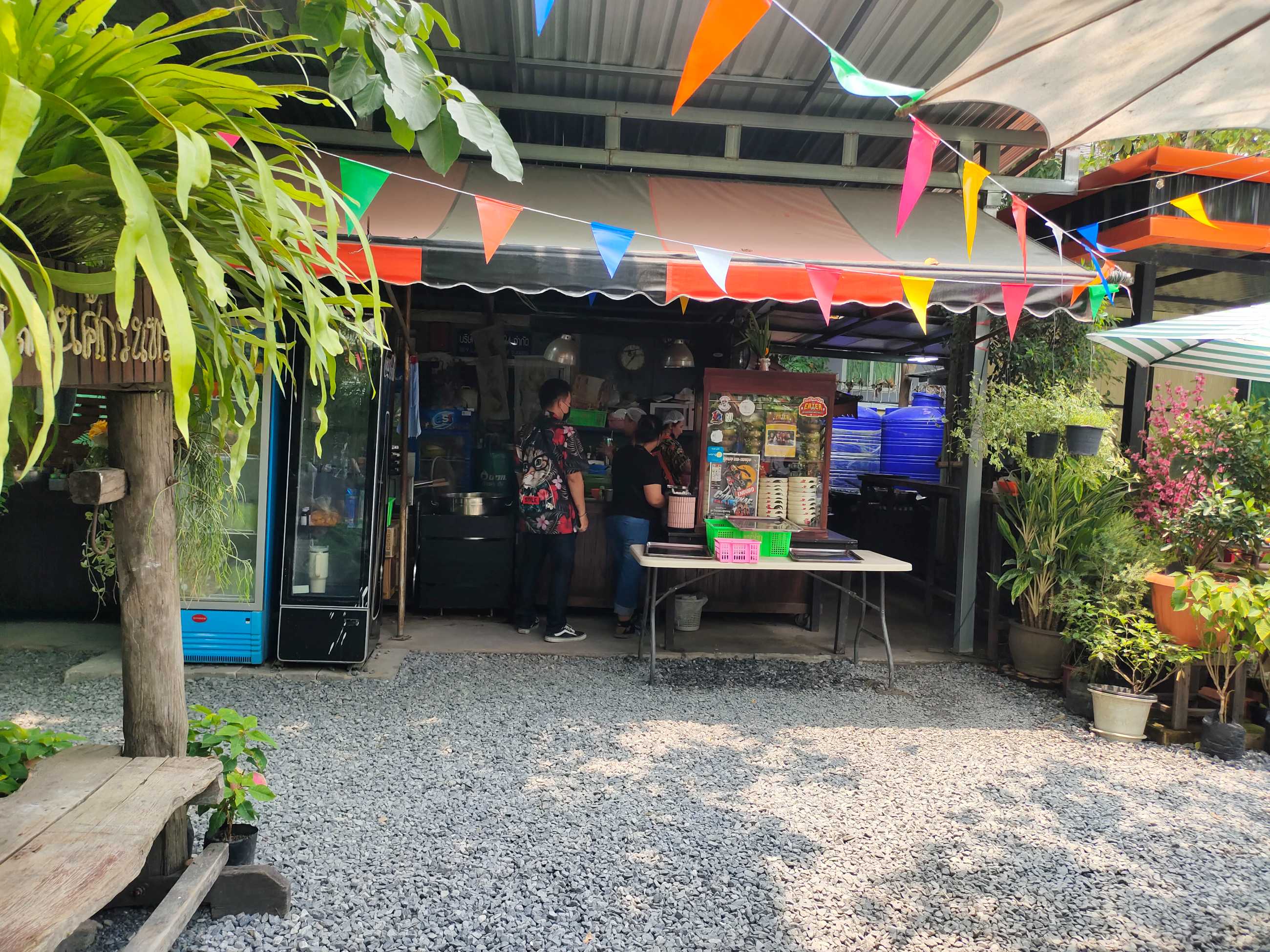 ร้านก๋วยเตี๋ยวเต็มตีน ก๋วยเตี๋ยวเจี๊ยบเชิญยิ้ม (43).jpg