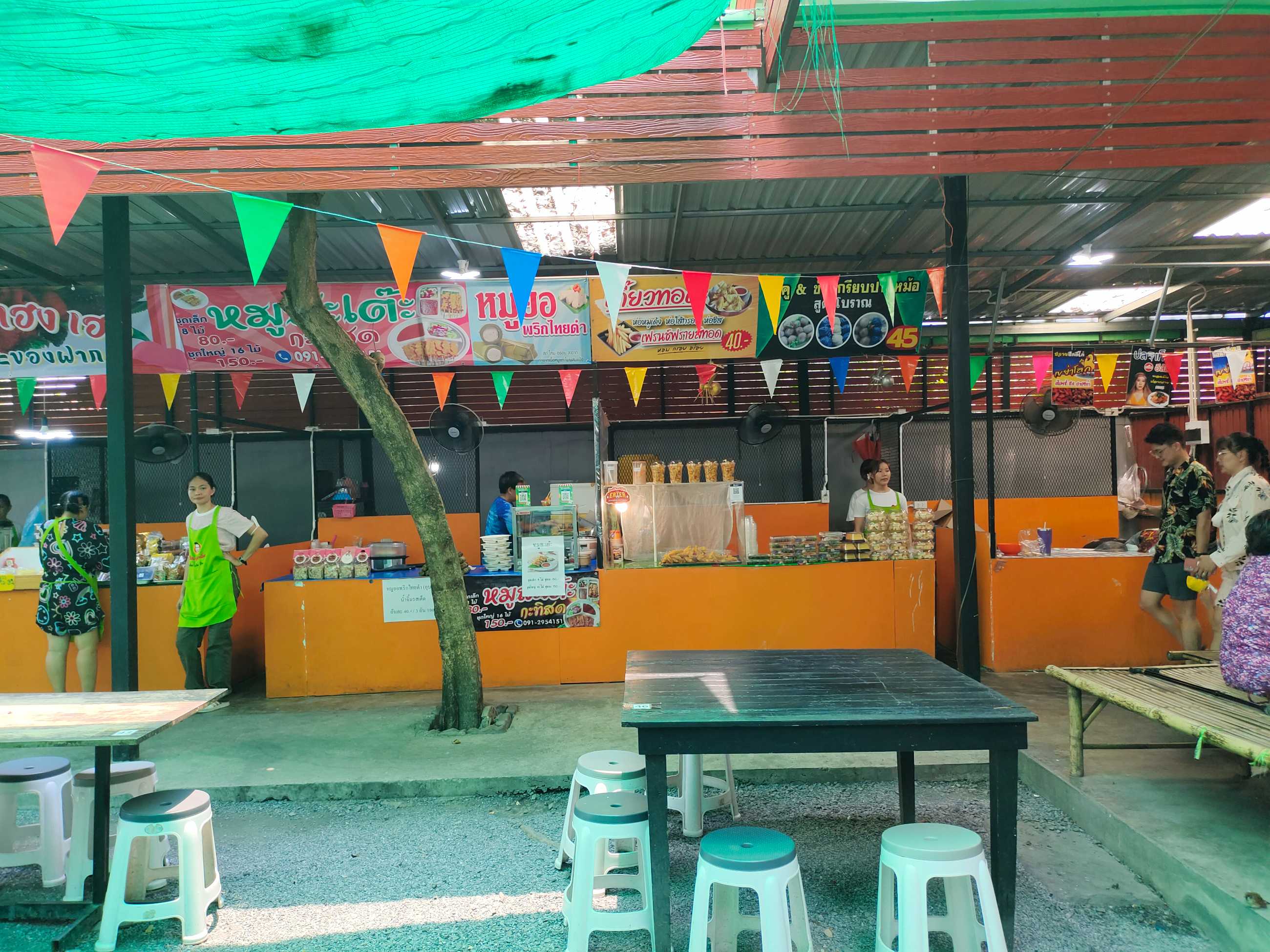ร้านก๋วยเตี๋ยวเต็มตีน ก๋วยเตี๋ยวเจี๊ยบเชิญยิ้ม (39).jpg