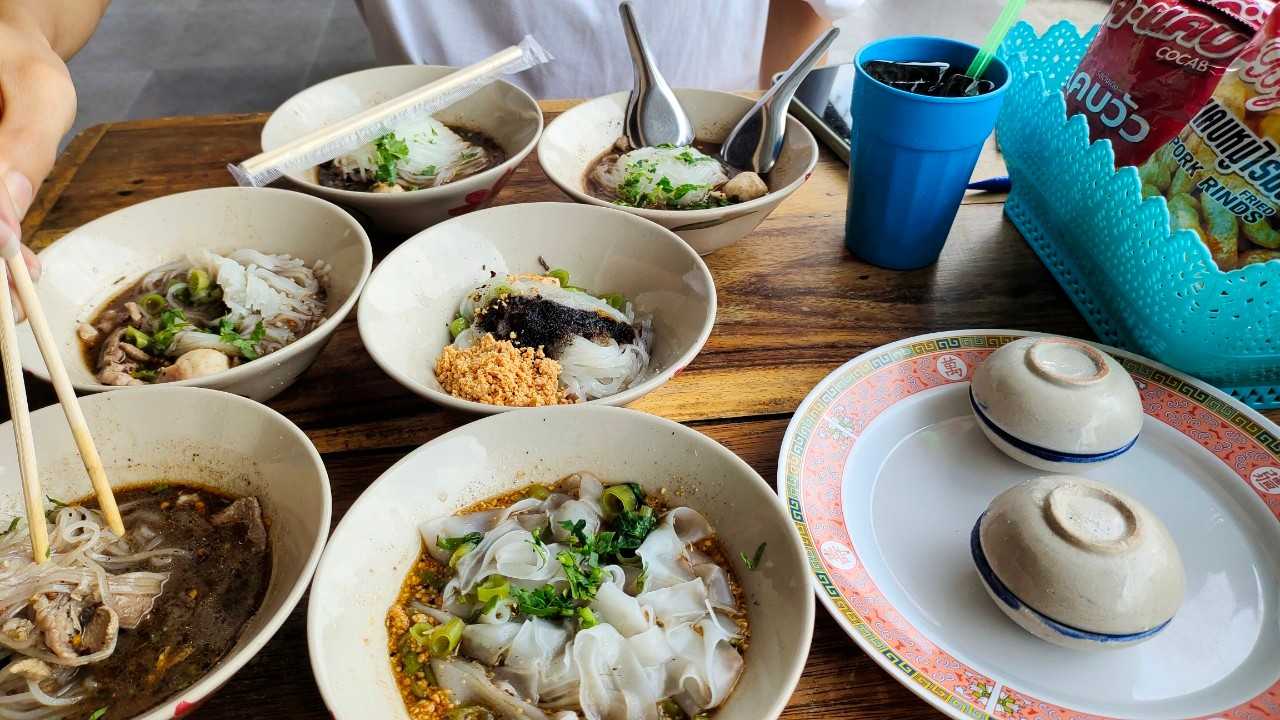 ก๋วยเตี๋ยวเรือ ป.ประทีป สาขานานาเพลส jadtrip (18).jpg