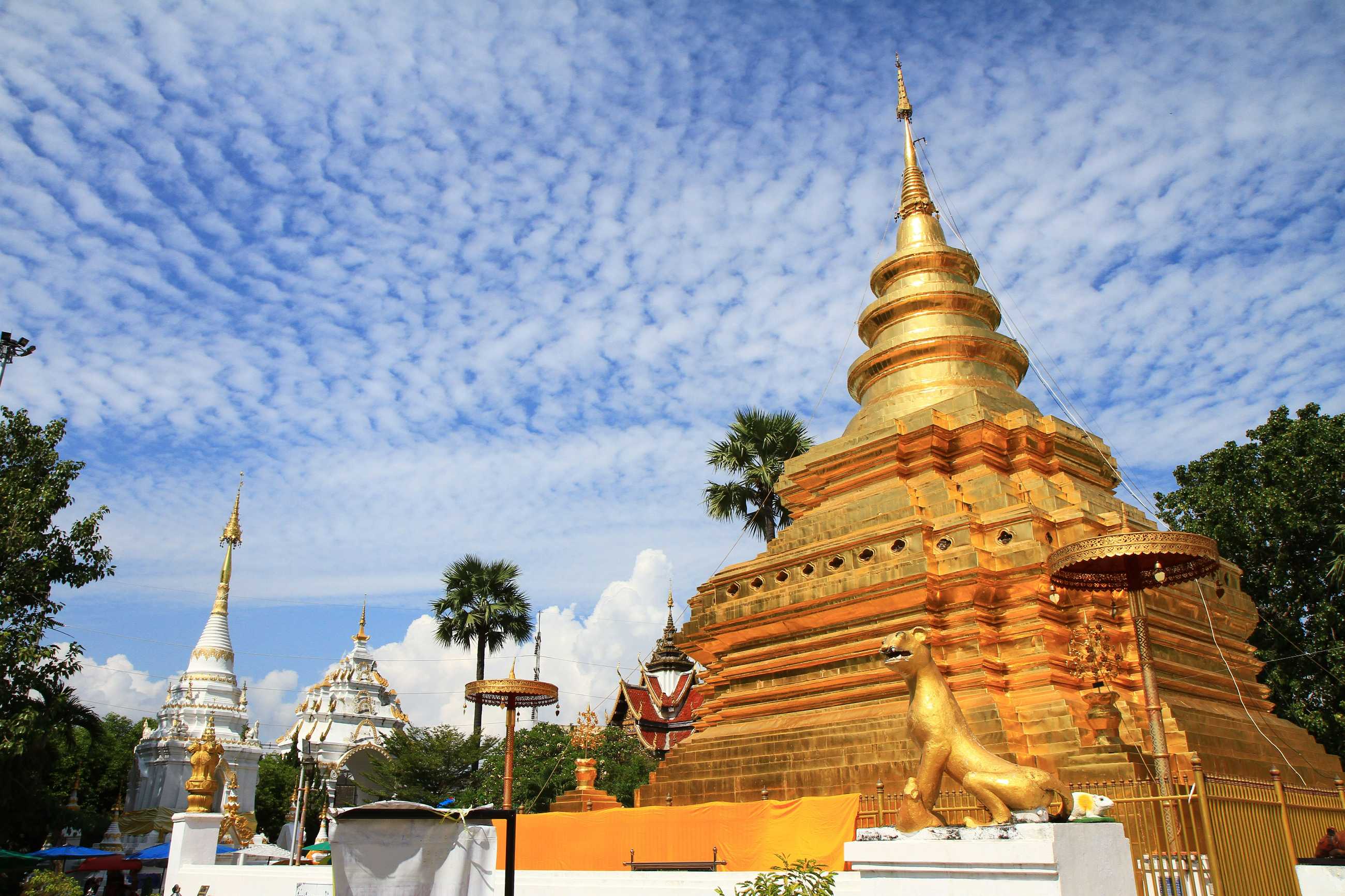 wat-phra-that-sri-chom-thong-buddhist-temple_jadtrip.com.jpg