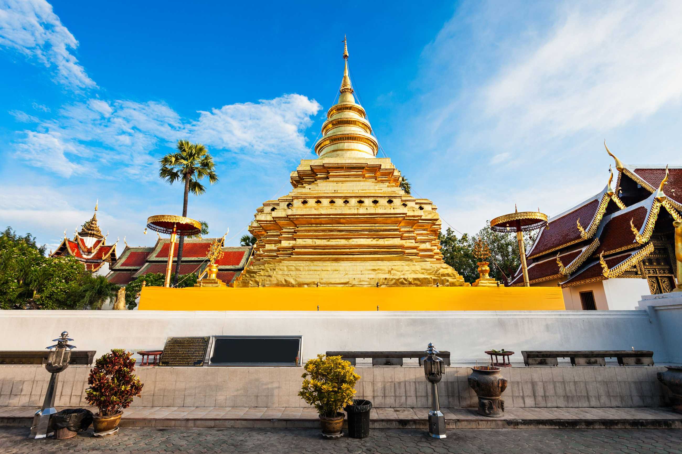 wat-phra-that-si-chom-thong-worawihan-is-buddhist-temple-located-chiang-mai-prov.jpg