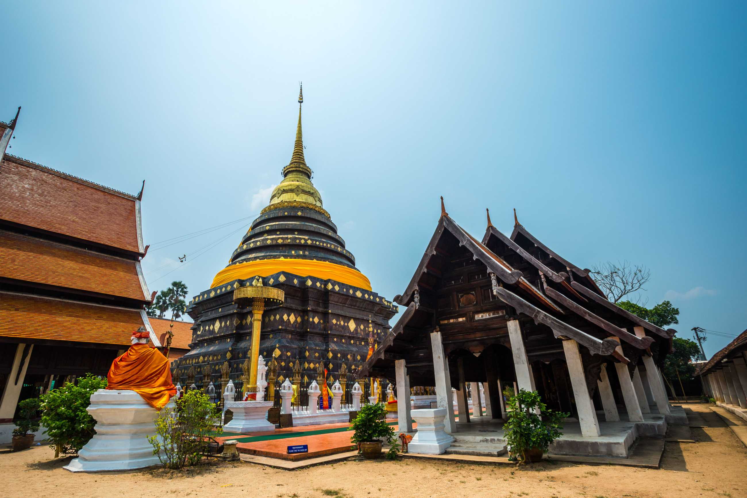 wat-phra-that-lampang-luang-is-buddhist-temple-lampang-lampang-province-thailand.jpg