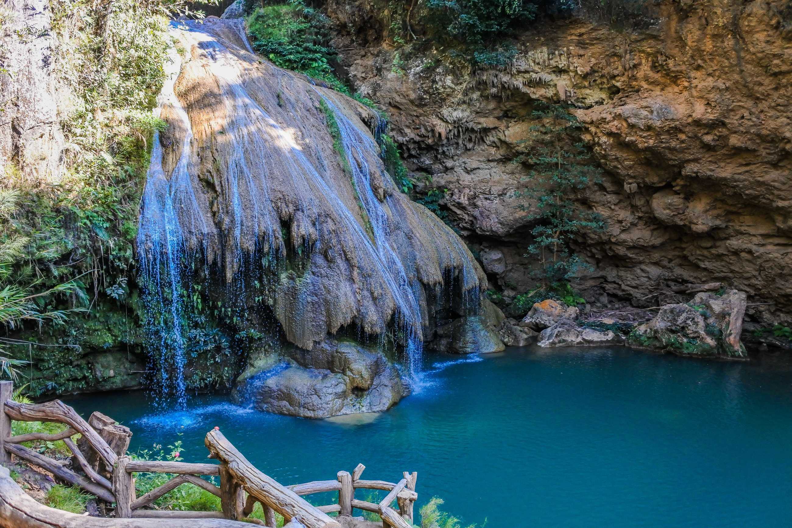 beautiful-waterfall-koh-luang-waterfall-mae-ping-national-park-li-district-lamph.jpg