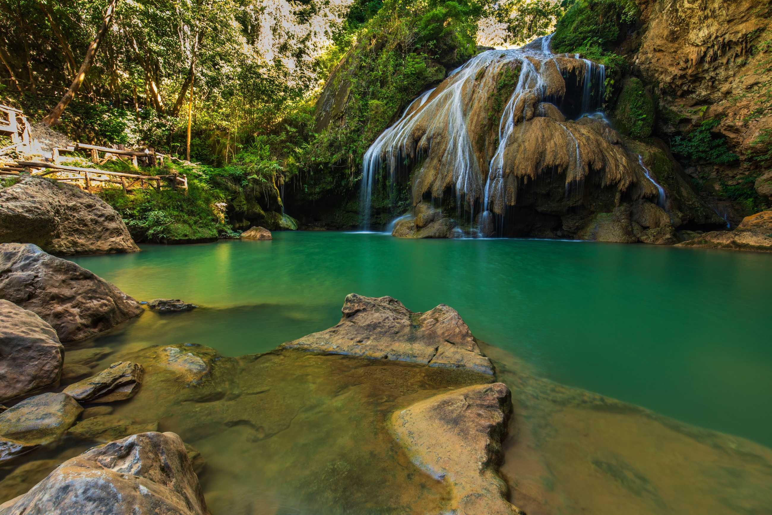 beautiful-waterwall-mae-ping-national-park-lamphun-province-thailand (1)_jadtrip.com.jpg