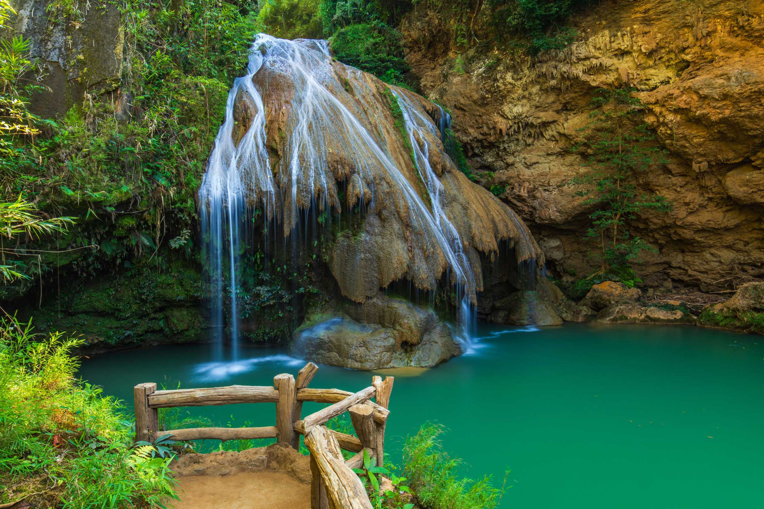 beautiful-waterwall-mae-ping-national-park-lamphun-province-thailand (2)_jadtrip.com.jpg