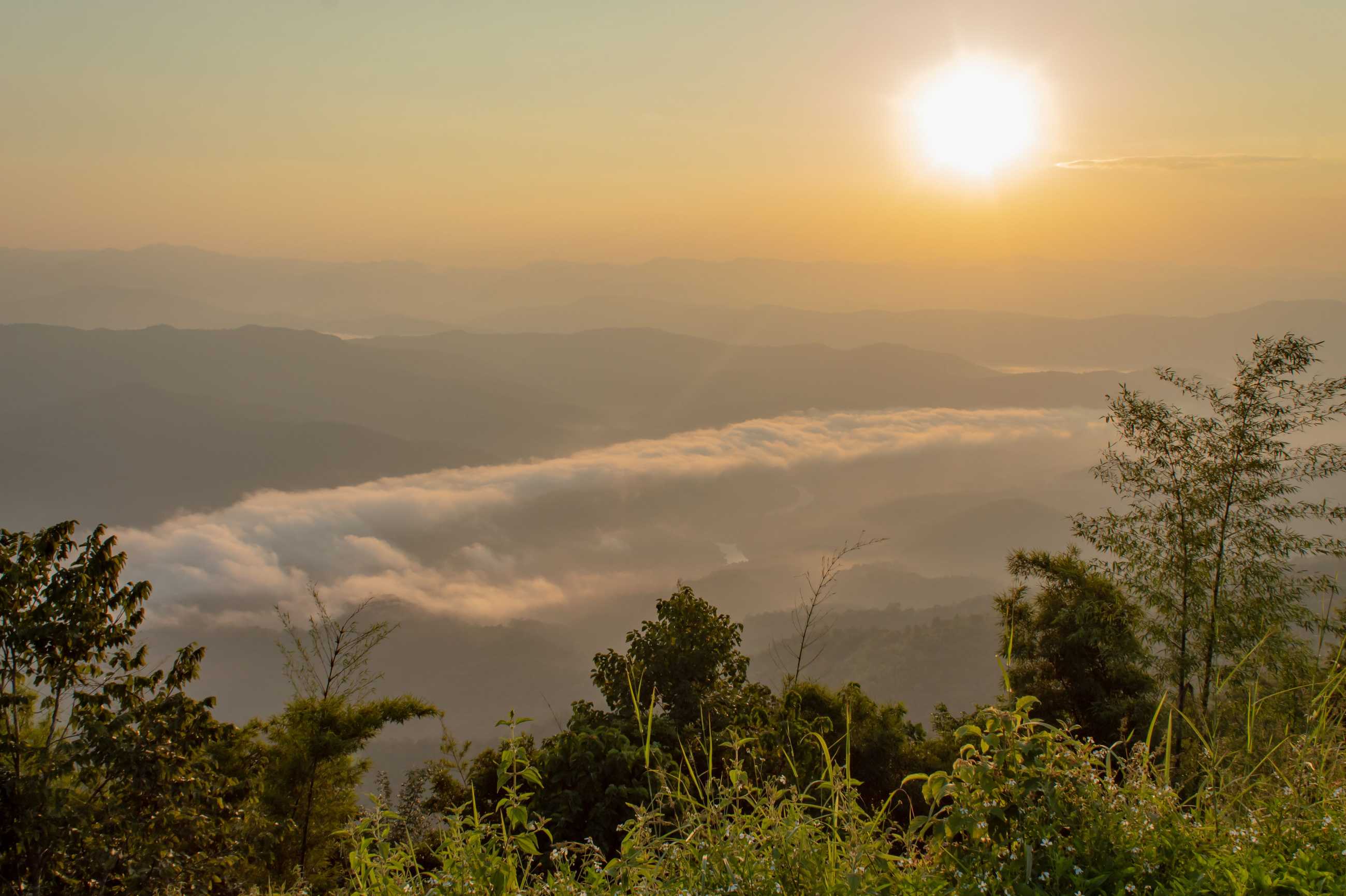 fog-sun-morning-after-mountain-phu-soi-dao-national-park_jadtrip.com.jpg