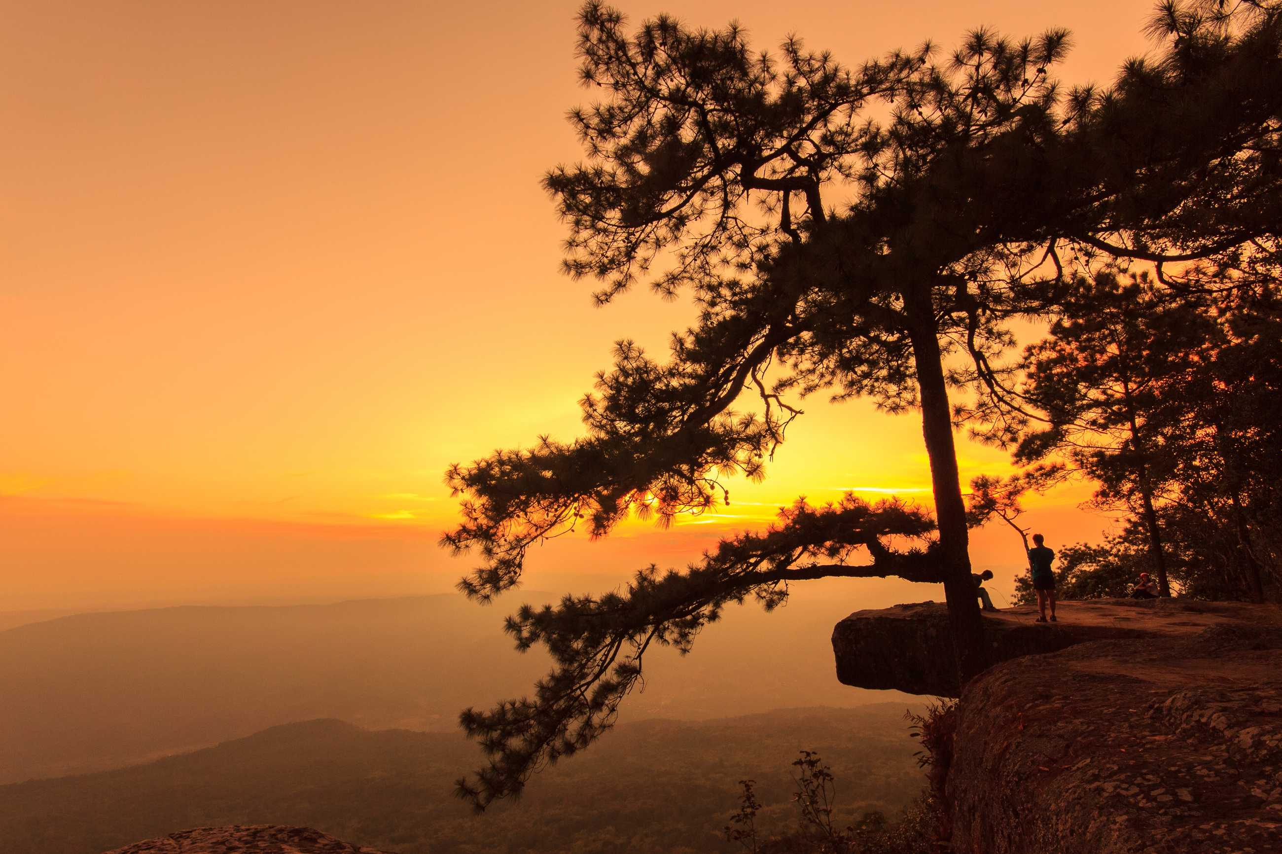 phu-kradueng-national-park-sunrise-loei-province-thailand_jadtrip.jpg