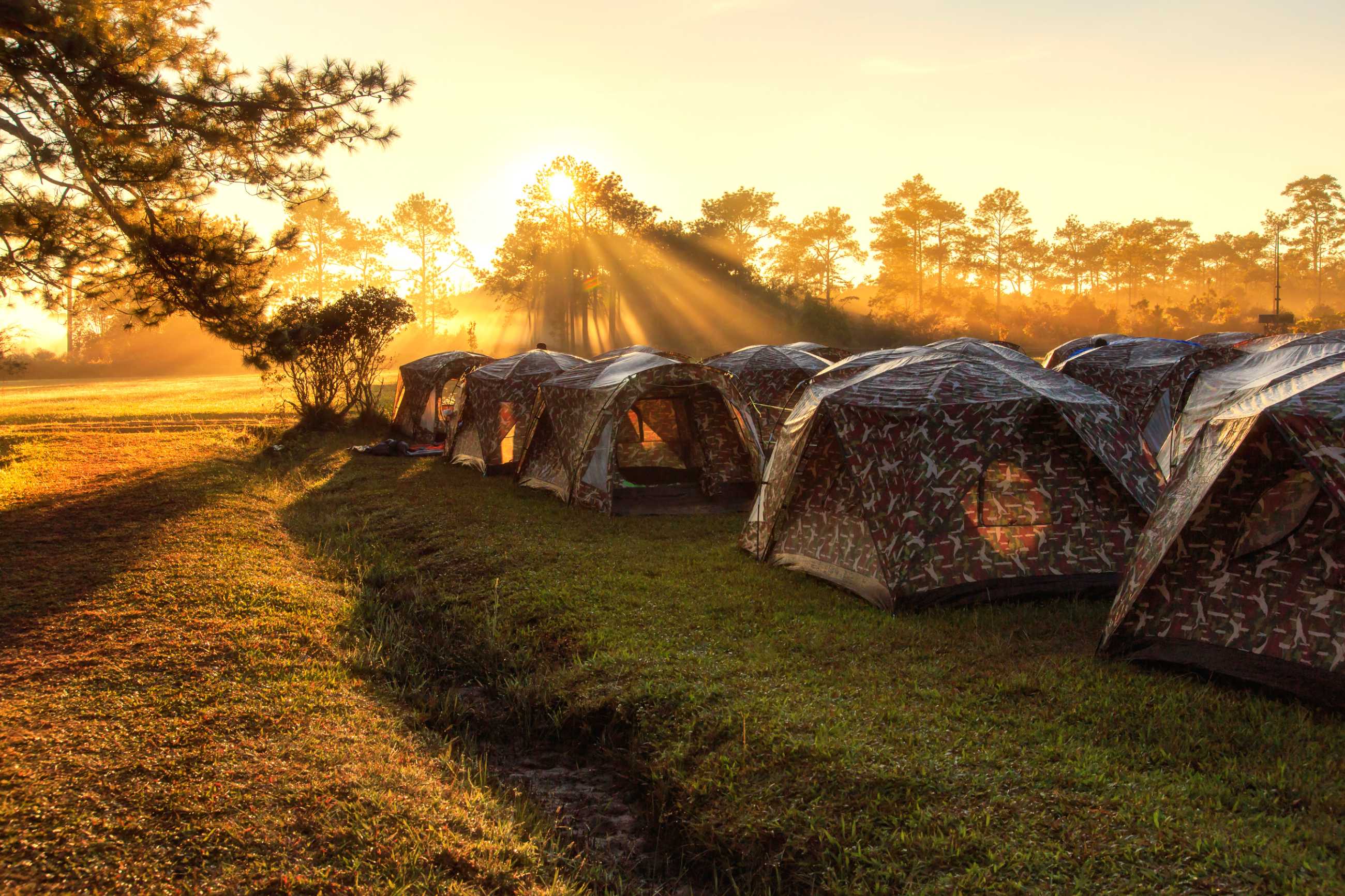 tourist-tent-camping-warn-sunrise-beautiful-sky-phu-kradueng-national-park_jadtrip.jpg