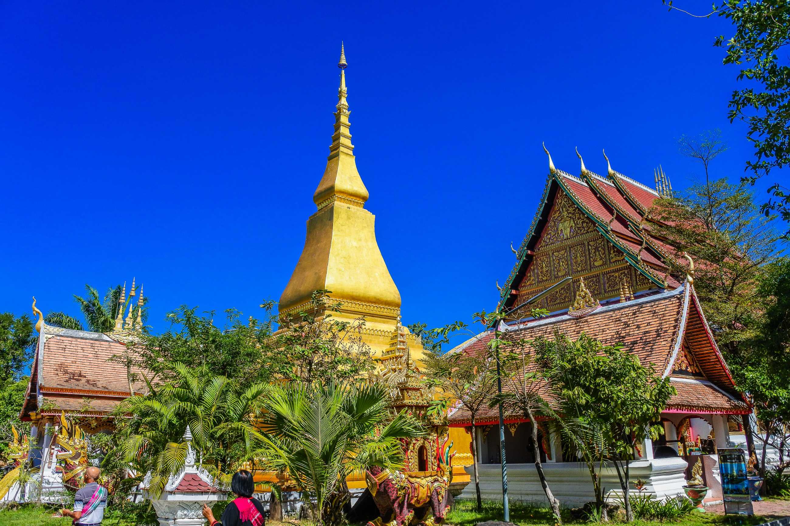 wat-thai-wang-kham-temple-landmark-khao-wong-kalasin-province_jadtrip.jpg