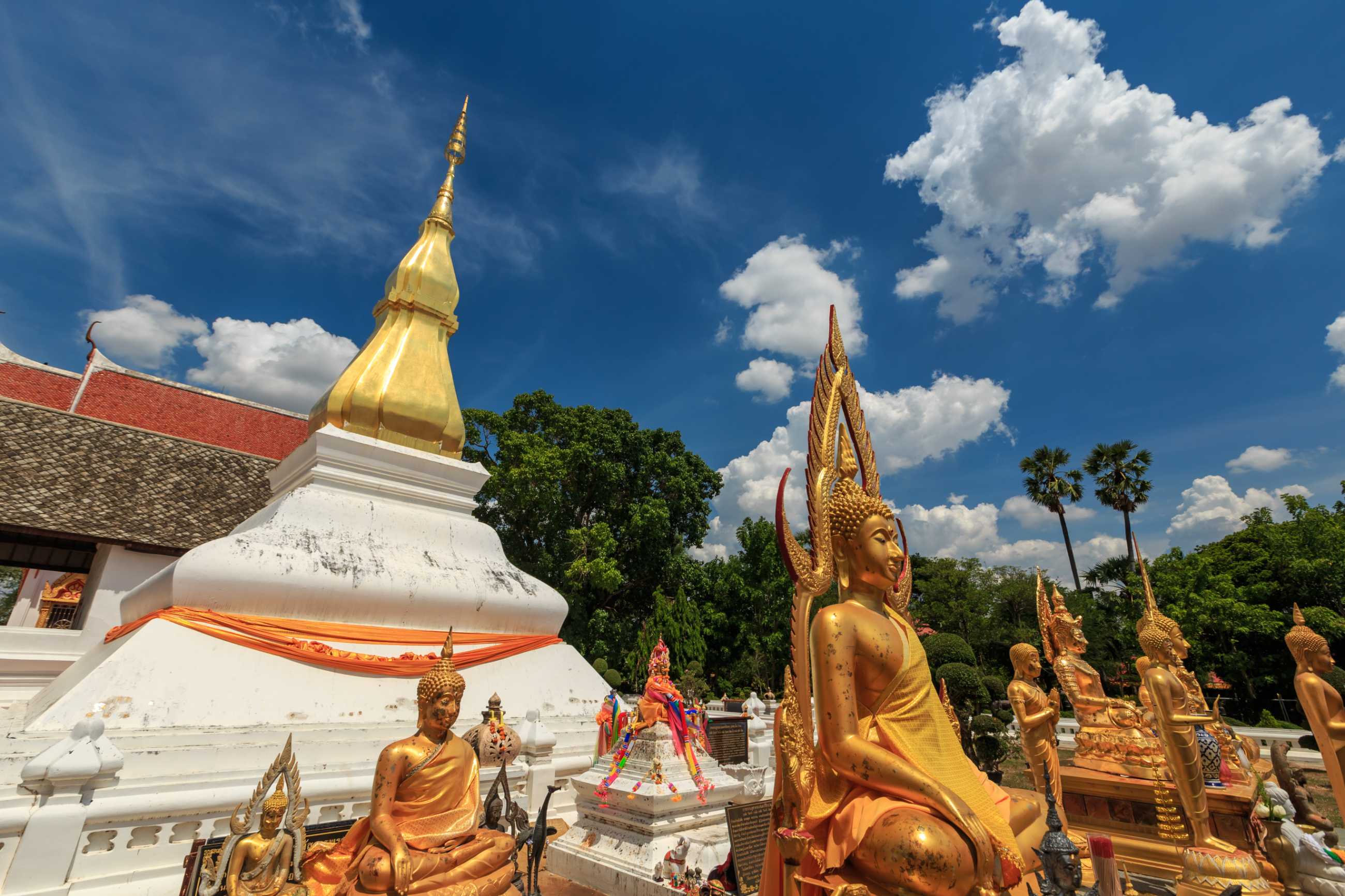 golden-pagoda-phra-that-kham-kaen-khon-kaen-thailand_jadtrip.jpg