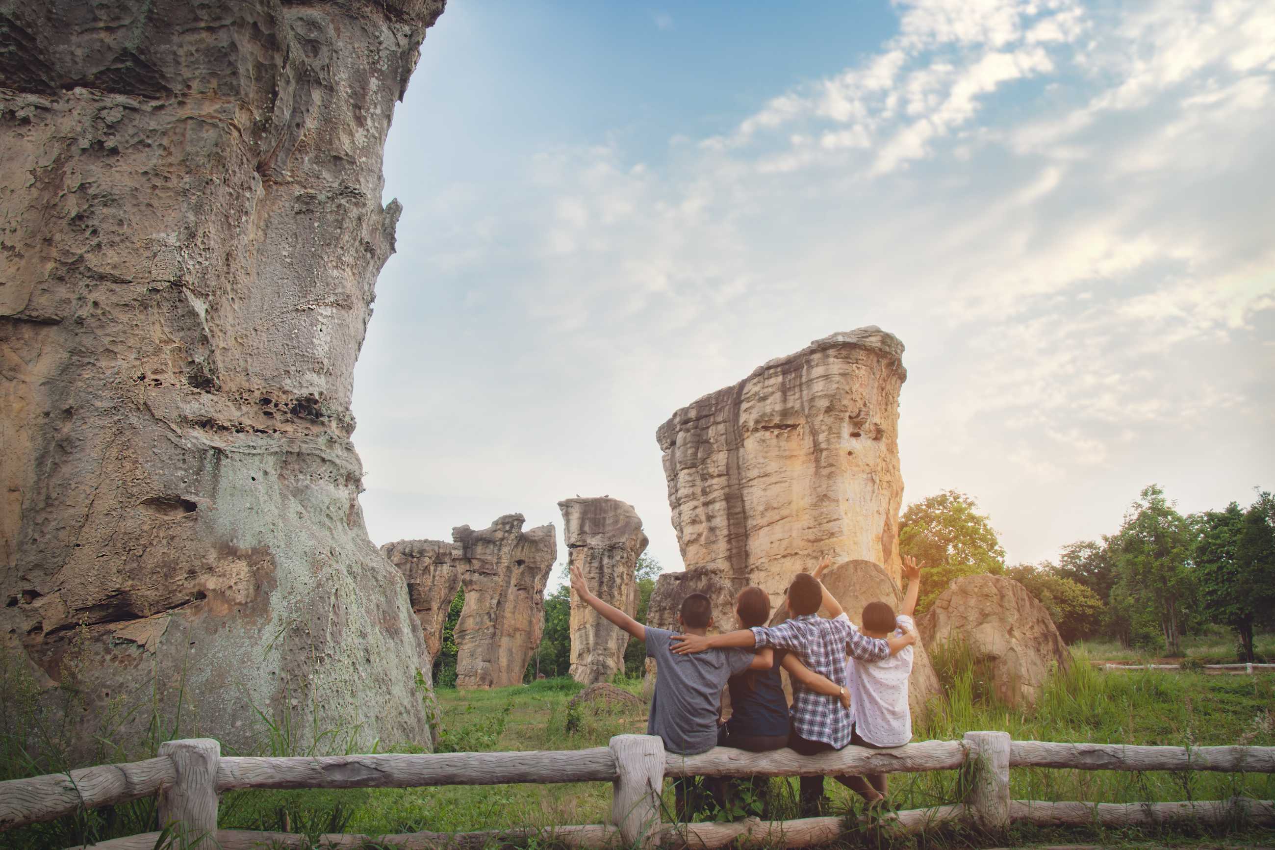 group-family-sitting-mor-hin-khao-together-with-happiness_jadtrip.jpg