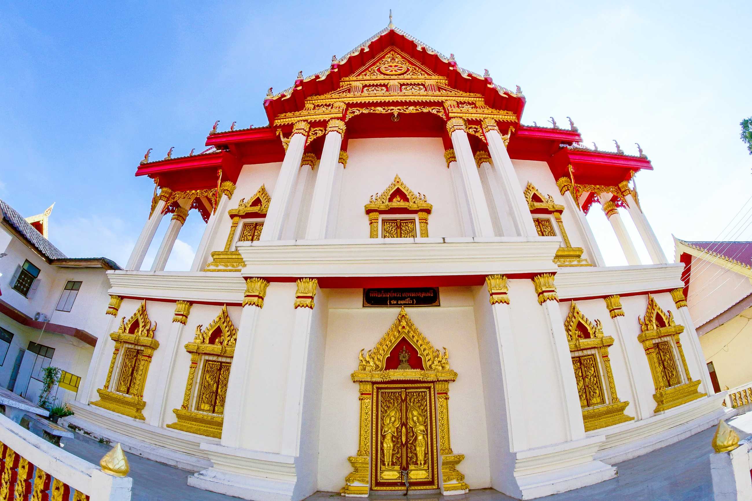 wat-phra-that-nakhon-nakhon-phanom-thailand_jadtrip.jpg