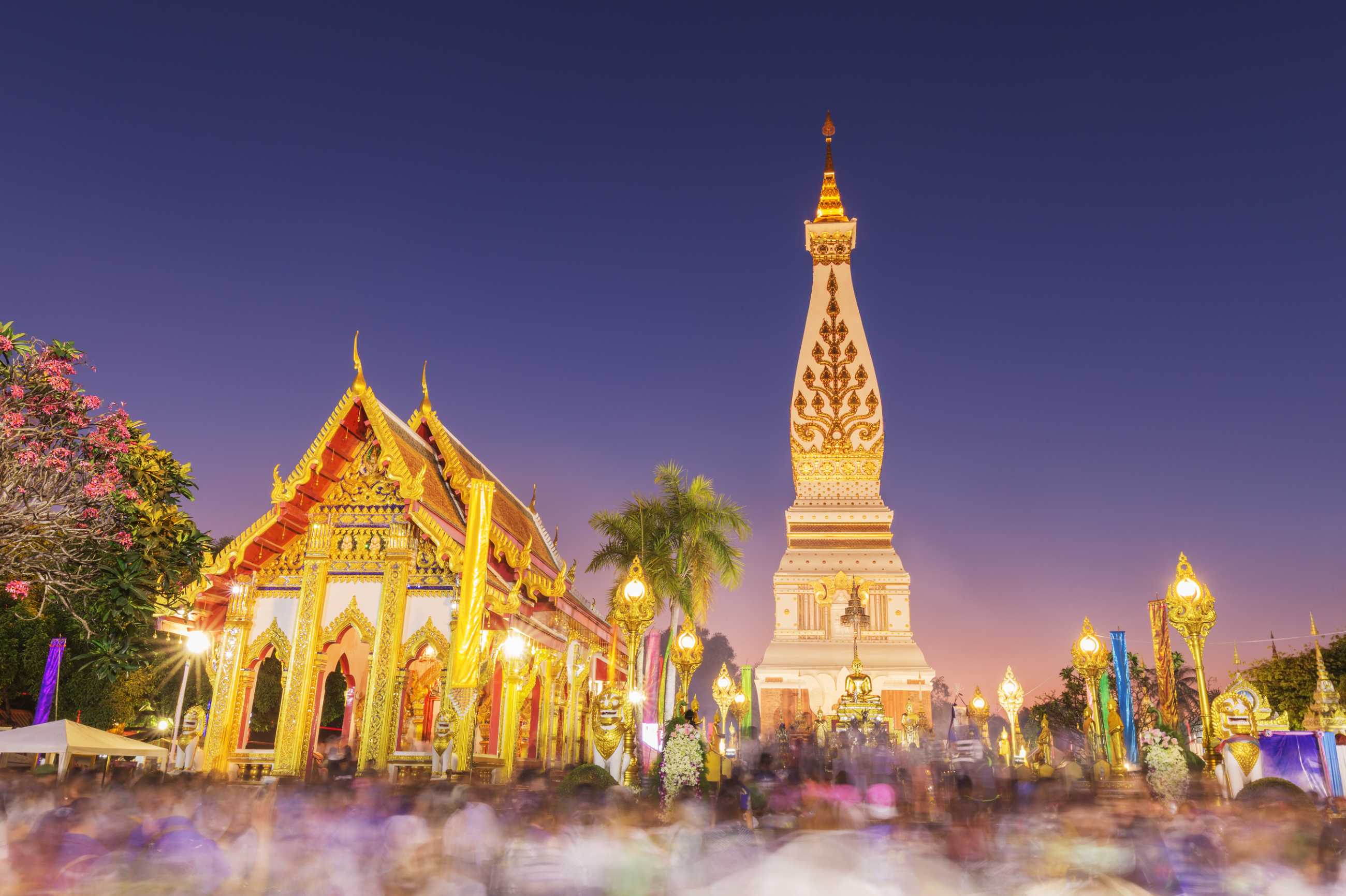 unidentified-blured-people-ceremony-worship-wat-phra-that-phanom_jadtrip.jpg