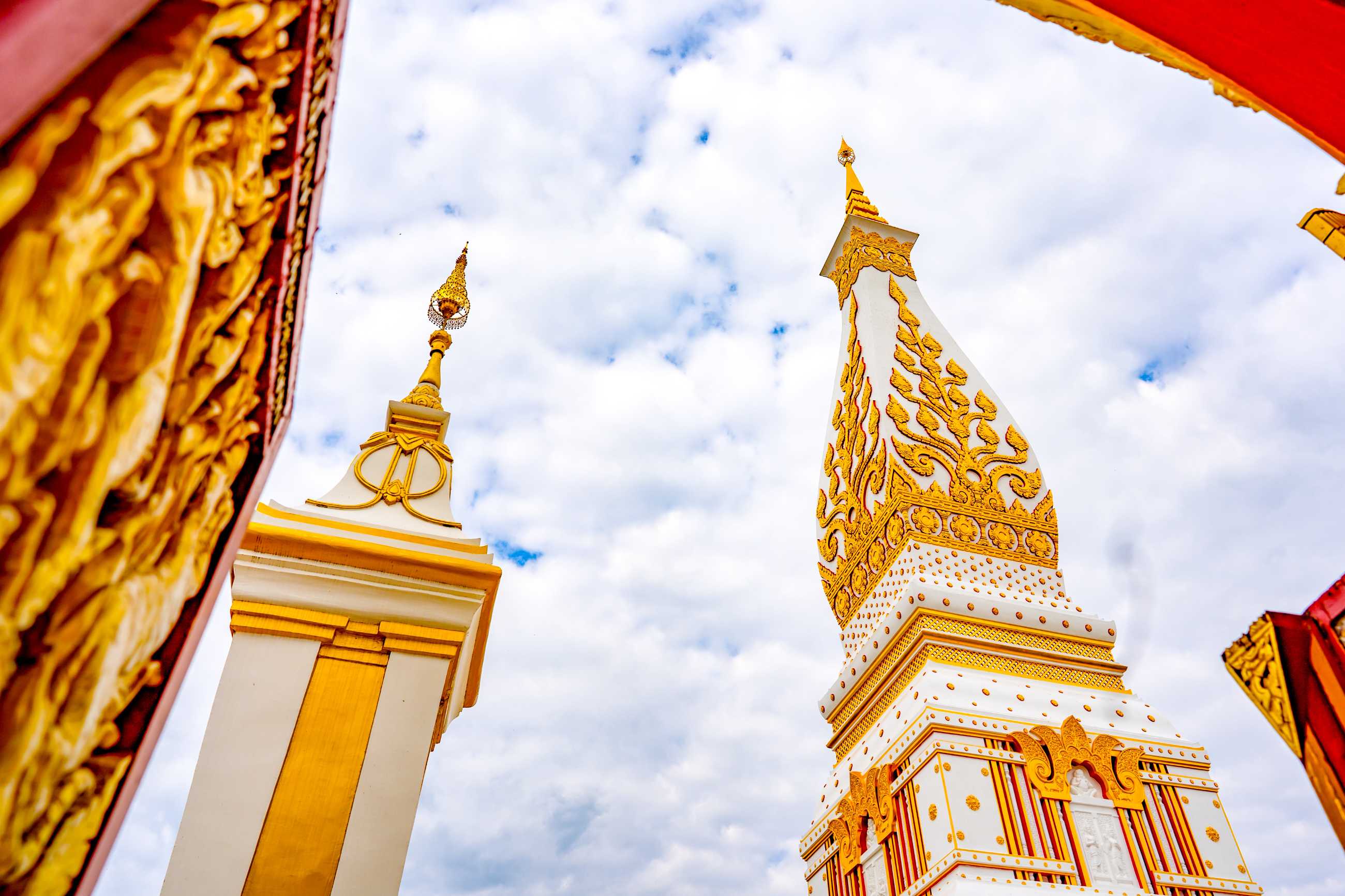 wat-phra-that-phanom-is-temple-that-phanom-thailand_jadtrip.jpg